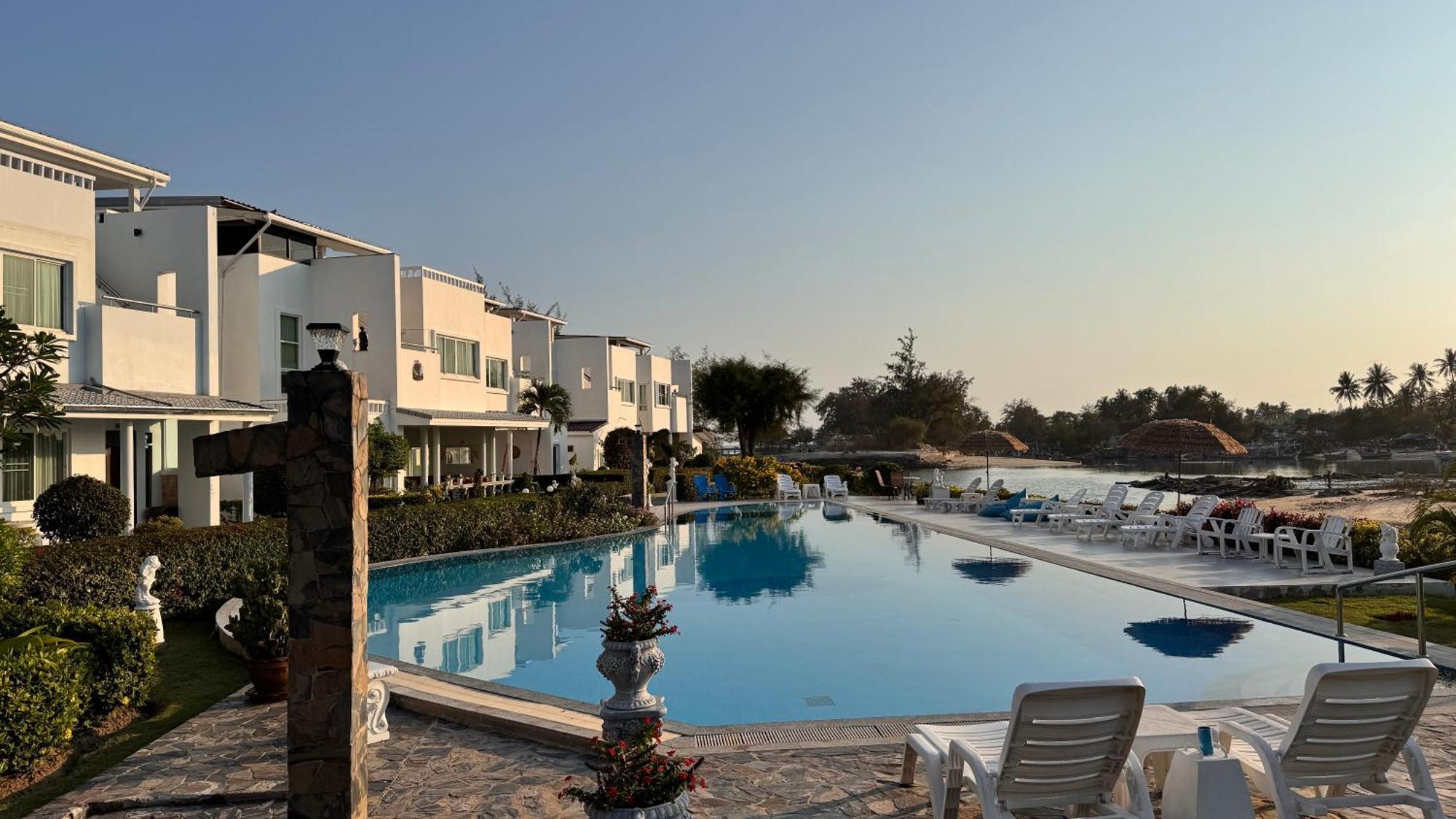 Absolute Beachfront Villa Banhuajjang Kültér fotó